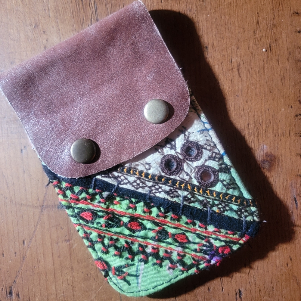 🌋👽 Free People Boho Embroidered Repurposed vtg banjara hippie Wallet card case - Picture 9 of 16